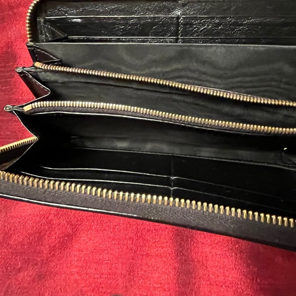 Gucci Rajah TigerHead Zip Around Wallet, Black - Picture 9 of 10